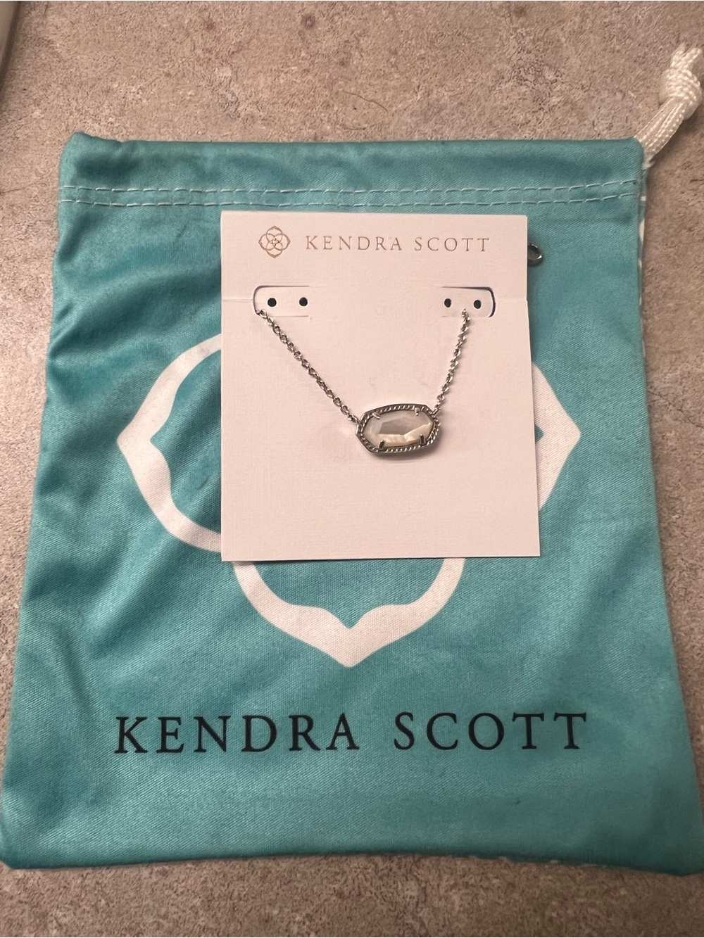 Kendra Scott Elisa Silver Pendant Necklace in Ivory Mother-of-Pearl